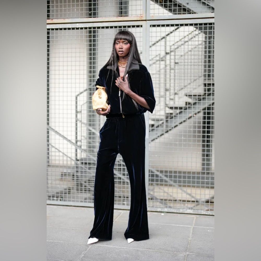 Live show, Love an all Black outfit! How to style black outfits inspiration - Picture 4 of 15